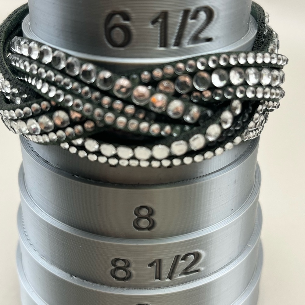 Elegant Silver and Green Crystal Bracelet - Picture 4 of 4
